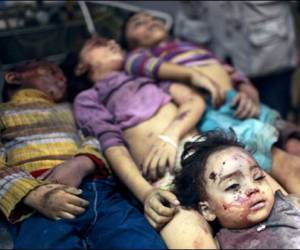 Los ataques aéreos israelíes están golpeando indiscriminadamente a  los niños de Gaza. Foto: Reuters.